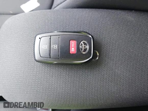2024 Toyota Corolla Cross LE z VIN 7MUBAABG3RV103760, wystawiony jako IAAI lot #41870105 z przebiegiem 7 544 mil mil oraz . Historia ofert i sprzedaży dostępna na DreamBid. Obrazek 11.