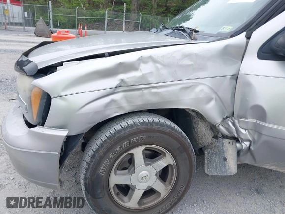 2006 Chevrolet TrailBlazer LS with VIN 1GNDT13S562193116, listed as a IAAI auction lot 42072182 with 200,251 mi miles and . Bid and sale history available at DreamBid. Image 6.
