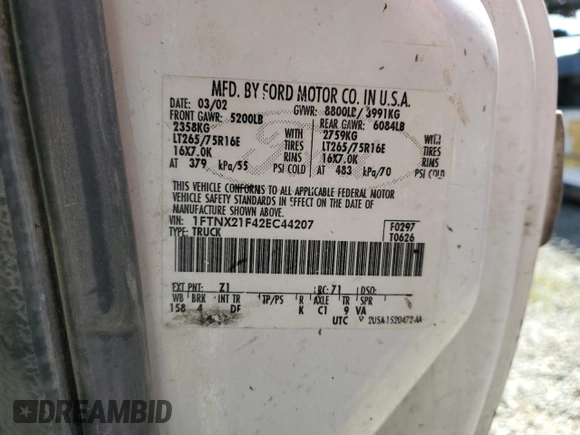 2002 Ford F-250 XL z VIN 1FTNX21F42EC44207, wystawiony jako Copart lot #60615915 z przebiegiem 320 609 mil mil oraz Szkoda całkowita • Salvage title. Historia ofert i sprzedaży dostępna na DreamBid. Obrazek 12.