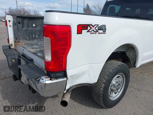 2019 Ford F-250 XL z VIN 1FT7W2B60KEF78955, wystawiony jako IAAI lot #41851147 z przebiegiem 205 275 mil mil oraz . Historia ofert i sprzedaży dostępna na DreamBid. Obrazek 17.