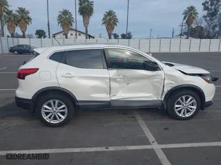 2018 Nissan Rogue Sport S with VIN JN1BJ1CR0JW284124, listed as a IAAI auction lot 41505481 with 61,120 mi miles. Bid and sale history available at carsss.com. Image 13.