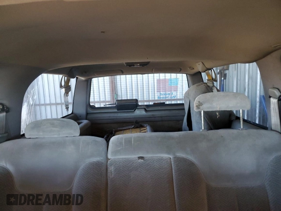 1995 Chevrolet Suburban z VIN 1GNFK16K9SJ333918, wystawiony jako Copart lot #46665205 z przebiegiem 208 395 mil mil oraz Czysty tytuł • Clean title. Historia ofert i sprzedaży dostępna na DreamBid. Obrazek 10.