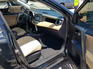 2018 Toyota RAV4 XLE z VIN 2T3RFREV4JW753672, wystawiony jako IAAI lot #42239541 z przebiegiem 83 404 mil mil oraz . Historia ofert i sprzedaży dostępna na DreamBid. Obrazek 5.
