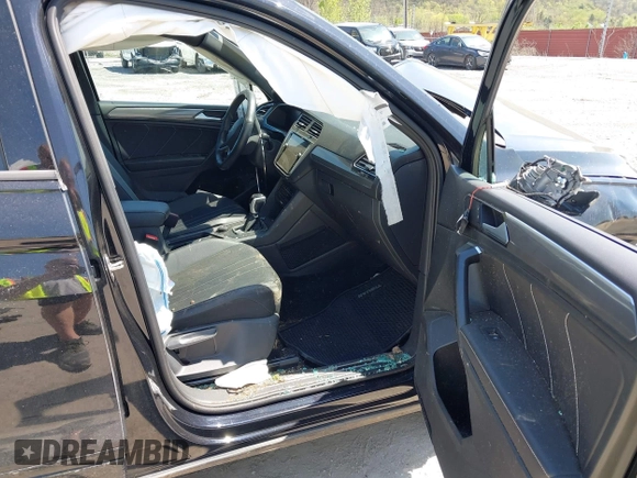 2022 Volkswagen Tiguan SE R-Line Black z VIN 3VV8B7AX8NM083992, wystawiony jako IAAI lot #42101368 z przebiegiem 40 319 mil mil oraz . Historia ofert i sprzedaży dostępna na DreamBid. Obrazek 5.