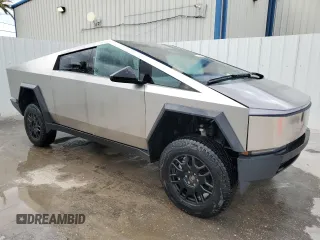 2024 Tesla Cybertruck z VIN 7G2CEHED4RA013156, wystawiony jako Copart lot #77332004 z przebiegiem 1 808 mil mil oraz Nie do naprawy • Non repairable. Historia ofert i sprzedaży dostępna na DreamBid. Obrazek 4.
