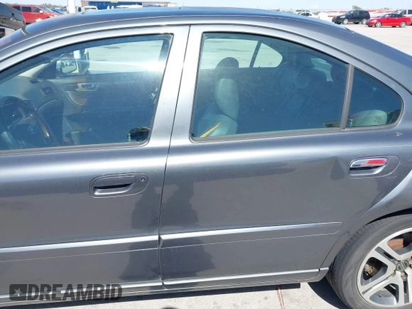 2006 Volvo S60 2.4L Turbo with VIN YV1RS547662555872, listed as a IAAI auction lot 41725749 with 137,641 mi miles. Bid and sale history available at carsss.com. Image 14.