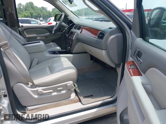 2013 Chevrolet Tahoe LT with VIN 1GNSCBE06DR320906, listed as a IAAI auction lot 42505492 with 161,162 mi miles and . Bid and sale history available at DreamBid. Image 5.