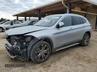 2016 BMW X1 xDrive28i z VIN WBXHT3C30GP883538, wystawiony jako Copart lot #46283315 z przebiegiem 70 696 mil mil oraz Szkoda całkowita • Salvage title. Historia ofert i sprzedaży dostępna na DreamBid. Obrazek 1.