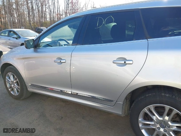 2015 Volvo XC60 T5 with VIN YV4612RK9F2633050, listed as a IAAI auction lot 41894031 with 178,833 mi miles. Bid and sale history available at carsss.com. Image 14.