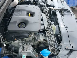 2018 Hyundai Elantra SEL z VIN 5NPD84LF0JH271128, wystawiony jako IAAI lot #43113902 z przebiegiem 125 580 mil mil oraz . Historia ofert i sprzedaży dostępna na DreamBid. Obrazek 19.