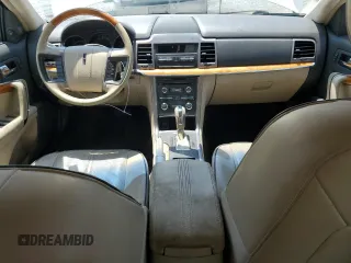 2010 Lincoln MKZ z VIN 3LNHL2GC0AR656881, wystawiony jako Copart lot #57591735 z przebiegiem 76 596 mil mil oraz Szkoda całkowita • Salvage title. Historia ofert i sprzedaży dostępna na DreamBid. Obrazek 8.