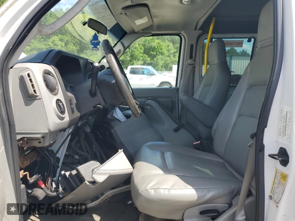 2013 Ford Econoline Cargo Commercial with VIN 1FTNE2EW5DDB06085, listed as a Copart auction lot 62732735 with 262,016 mi miles and Clean title. Bid and sale history available at DreamBid. Image 7.