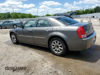 2008 Chrysler 300 C Hemi z VIN 2C3KA63H28H287802, wystawiony jako Copart lot #55748875 z przebiegiem 218 568 mil mil oraz Nie do naprawy • Non repairable. Historia ofert i sprzedaży dostępna na DreamBid. Obrazek 2.