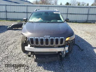 2019 Jeep Cherokee Latitude Plus with VIN 1C4PJMLB8KD233703, listed as a Copart auction lot 54084335 with 45,331 mi miles and Salvage Title. Bid and sale history available at carsss.com. Image 5.