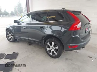 2013 Volvo XC60 T6 z VIN YV4902DZ3D2411993, wystawiony jako IAAI lot #42415587 z przebiegiem 95 303 mil mil oraz . Historia ofert i sprzedaży dostępna na DreamBid. Obrazek 3.