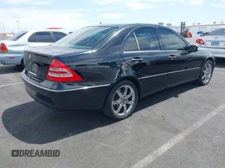 2004 Mercedes-Benz C 240 z VIN WDBRF61J94A558752, wystawiony jako IAAI lot #42101152 z przebiegiem 122 836 mil mil oraz . Historia ofert i sprzedaży dostępna na DreamBid. Obrazek 4.