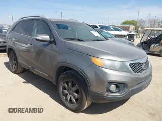 2013 Kia Sorento LX with VIN 5XYKTDA69DG360796, listed as a IAAI auction lot 41735901 with 216,875 mi miles. Bid and sale history available at carsss.com. Image 1.
