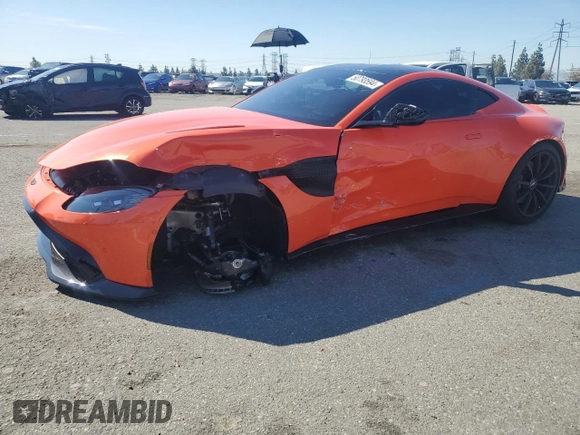 2020 Aston Martin Vantage z VIN SCFSMGAW4LGN03925, wystawiony jako Copart lot #50793594 z przebiegiem Nie podano mil oraz Szkoda całkowita • Salvage title. Historia ofert i sprzedaży dostępna na DreamBid. Obrazek 1.
