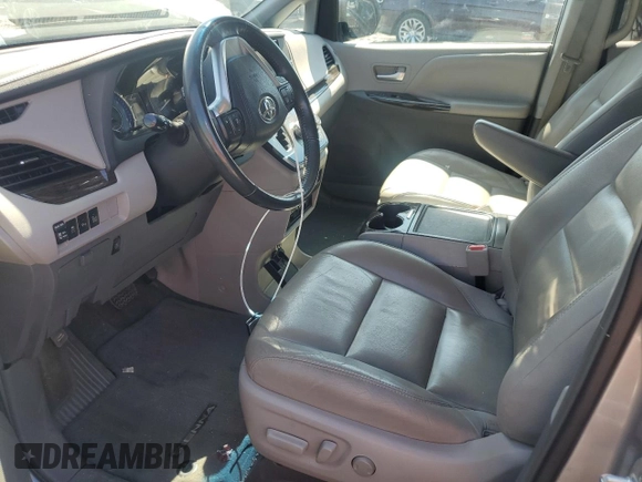 2016 Toyota Sienna XLE с VIN 5TDYK3DC9GS718138, выставлен на аукционе Copart как лот 57137635 с пробегом 105 384 миль миль и Списание • Salvage title. История ставок и продаж доступна на DreamBid. Изображение 7.