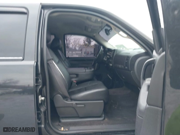 2010 Chevrolet Silverado 1500 LT with VIN 3GCRKSE34AG167328, listed as a IAAI auction lot 41371437 with 101,977 mi miles. Bid and sale history available at carsss.com. Image 5.