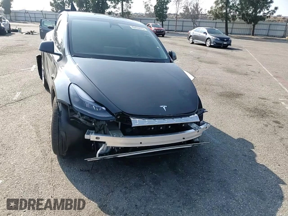 2024 Tesla Model Y Long Range with VIN 7SAYGAEE0RF018427, listed as a Copart auction lot 42455075 with 13,347 mi miles and Salvage Title. Bid and sale history available at DreamBid. Image 10.