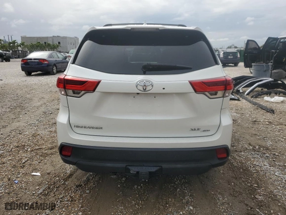 2018 Toyota Highlander SE with VIN 5TDJZRFH9JS541056, listed as a Copart auction lot 46634235 with 0 mi miles and Salvage Title. Bid and sale history available at carsss.com. Image 6.