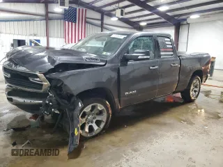 2020 Ram 1500 Big Horn z VIN 1C6SRFBT8LN120507, wystawiony jako Copart lot #57558095 z przebiegiem 57 993 mil mil oraz Szkoda całkowita • Salvage title. Historia ofert i sprzedaży dostępna na DreamBid. Obrazek 1.