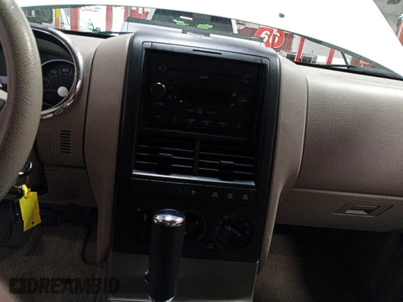 2006 Ford Explorer XLS z VIN 1FMEU72E26UB03509, wystawiony jako IAAI lot #42511818 z przebiegiem 126 541 mil mil oraz . Historia ofert i sprzedaży dostępna na DreamBid. Obrazek 37.