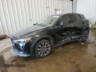 2019 Mazda CX-3 Grand Touring z VIN JM1DKDD72K1401203, wystawiony jako Copart lot #56408335 z przebiegiem 62 923 mil mil oraz Szkody całkowita. Historia ofert i sprzedaży dostępna na DreamBid. Obrazek 1.