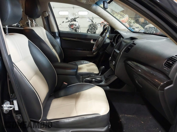2011 Kia Sorento EX with VIN 5XYKU3A11BG018557, listed as a IAAI auction lot 42245522 with 107,106 mi miles and . Bid and sale history available at DreamBid. Image 5.