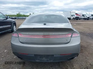 2015 Lincoln MKZ z VIN 3LN6L2J99FR604385, wystawiony jako IAAI lot #42332078 z przebiegiem 116 862 mil mil oraz . Historia ofert i sprzedaży dostępna na DreamBid. Obrazek 16.