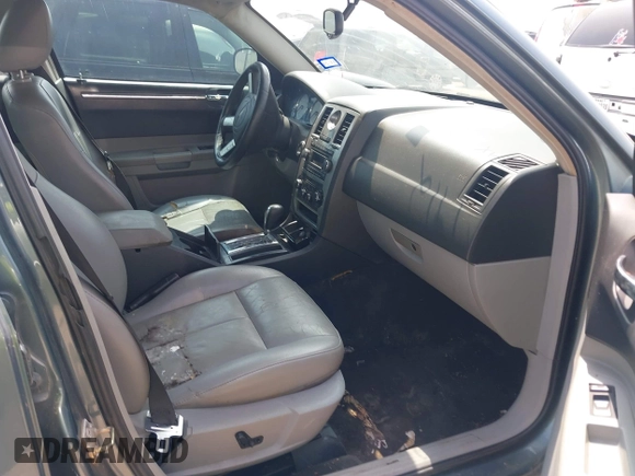 2006 Chrysler 300 Touring with VIN 2C3KA53G16H151319, listed as a IAAI auction lot 41917412 with 245,741 mi miles. Bid and sale history available at carsss.com. Image 5.