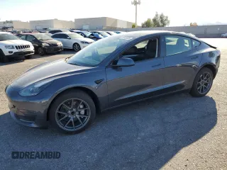 2023 Tesla Model 3 z VIN 5YJ3E1EA4PF556782, wystawiony jako Copart lot #55626935 z przebiegiem 26 615 mil mil oraz Szkoda całkowita • Salvage title. Historia ofert i sprzedaży dostępna na DreamBid. Obrazek 1.