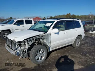 2006 Toyota Highlander Hybrid with VIN JTEEW21A960008237, listed as a IAAI auction lot 41411570 with 300,019 mi miles. Bid and sale history available at carsss.com. Image 2.