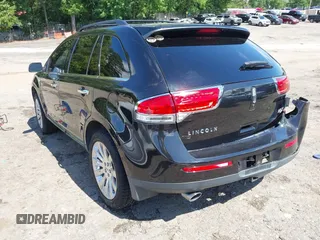 2015 Lincoln MKX z VIN 2LMDJ6JK2FBL24933, wystawiony jako IAAI lot #42227883 z przebiegiem 145 072 mil mil oraz . Historia ofert i sprzedaży dostępna na DreamBid. Obrazek 3.