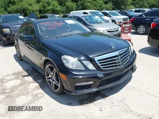 2010 Mercedes-Benz E 63 AMG z VIN WDDHF7HB6AA119107, wystawiony jako IAAI lot #42517085 z przebiegiem 113 539 mil mil oraz . Historia ofert i sprzedaży dostępna na DreamBid. Obrazek 1.