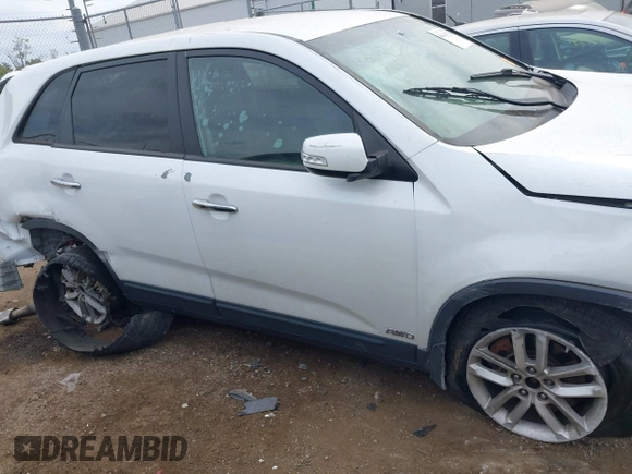 2014 Kia Sorento LX with VIN 5XYKTCA62EG500604, listed as a IAAI auction lot 40404770 with 1 mi miles. Bid and sale history available at carsss.com. Image 12.