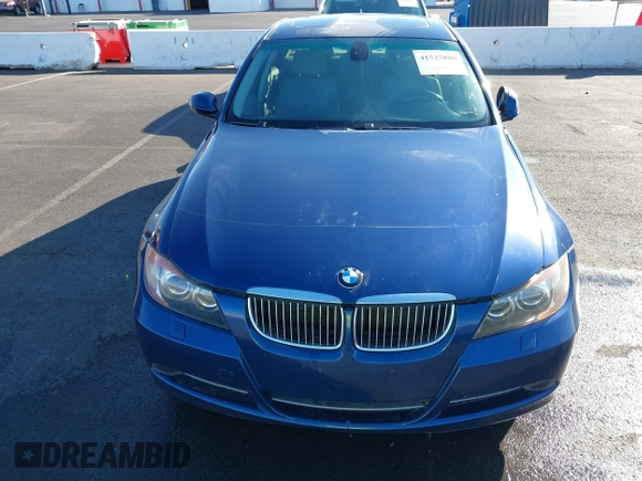 2006 BMW 3 Series 330xi with VIN WBAVD33546KV60455, listed as a IAAI auction lot 41525800 with 168,838 mi miles. Bid and sale history available at carsss.com. Image 6.