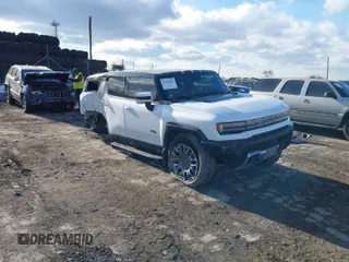 2025 GMC Hummer EV 3X with VIN 1GKB0RDC4SU101284, listed as a IAAI auction lot 41444686 with 4,548 mi miles. Bid and sale history available at carsss.com. Image 1.