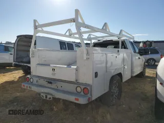2020 Ford F-350 with VIN 1FD8X3ET9LEE21348, listed as a Copart auction lot 77129384 with 57,320 mi miles and Salvage title. Bid and sale history available at DreamBid. Image 3.
