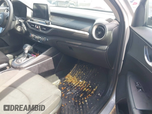 2020 Kia Forte LXS z VIN 3KPF24AD6LE182585, wystawiony jako IAAI lot #41790230 z przebiegiem 83 227 mil mil oraz . Historia ofert i sprzedaży dostępna na DreamBid. Obrazek 5.