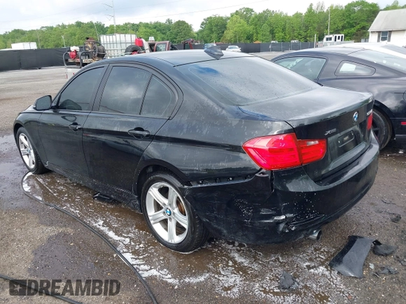 2013 BMW 3 Series 320i xDrive с VIN WBA3C3C55DF982704, выставлен на аукционе IAAI как лот 42129268 с пробегом 112 318 миль миль и . История ставок и продаж доступна на DreamBid. Изображение 3.