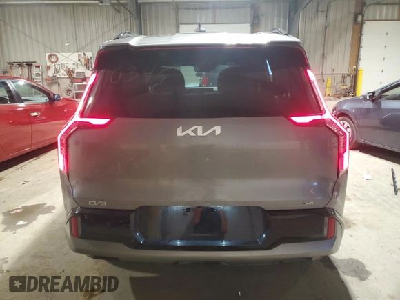 2024 Kia EV9 GT-Line with VIN KNDAEFS56R6020345, listed as a Copart auction lot 81642334 with 6,985 mi miles and Salvage Title. Bid and sale history available at carsss.com. Image 6.