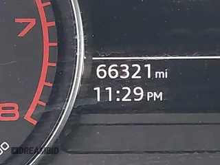 2020 Audi A4 Premium z VIN WAUGMAF45LA067448, wystawiony jako IAAI lot #41712095 z przebiegiem 66 321 mil mil oraz . Historia ofert i sprzedaży dostępna na DreamBid. Obrazek 15.
