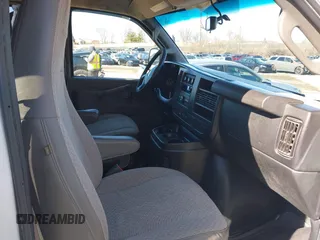 2018 Chevrolet Express Passenger LT z VIN 1GAZGPFGXJ1326392, wystawiony jako IAAI lot #41591765 z przebiegiem 350 366 mil mil oraz . Historia ofert i sprzedaży dostępna na DreamBid. Obrazek 5.