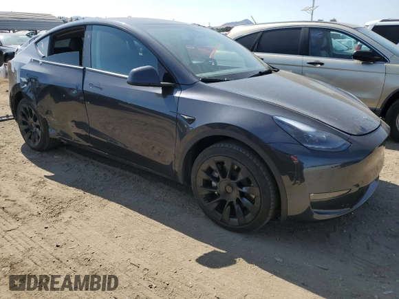 2024 Tesla Model Y Long Range with VIN 7SAYGAEE2RF101616, listed as a Copart auction lot 62236425 with 32,619 mi miles and Salvage title. Bid and sale history available at DreamBid. Image 4.