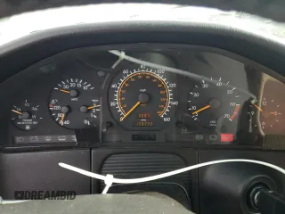 1993 Mercedes-Benz 400 z VIN WDBGA43E3PA132912, wystawiony jako Copart lot #53191945 z przebiegiem 108 332 mil mil oraz Czysty tytuł • Clean title. Historia ofert i sprzedaży dostępna na DreamBid. Obrazek 9.