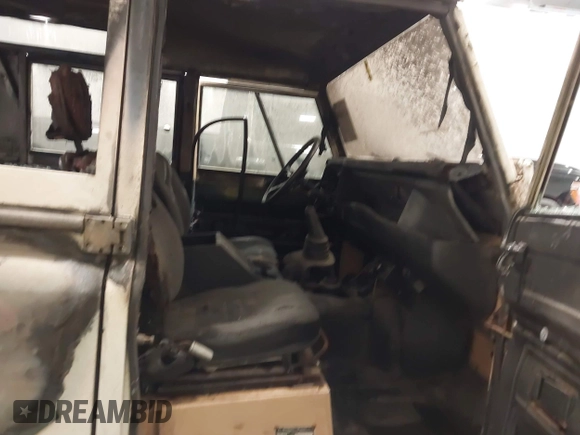 1983 Land Rover Defender with VIN SALLDHAG8AA190593, listed as a IAAI auction lot 42166804 with Not provided miles and . Bid and sale history available at DreamBid. Image 5.