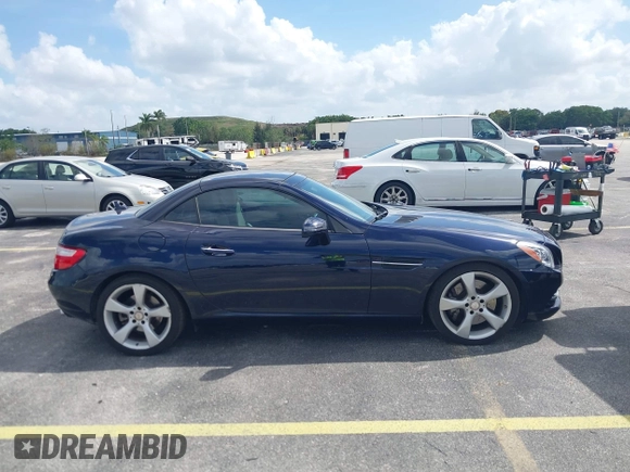 2013 Mercedes-Benz SLK 350 z VIN WDDPK5HA8DF054593, wystawiony jako IAAI lot #41821009 z przebiegiem 148 571 mil mil oraz . Historia ofert i sprzedaży dostępna na DreamBid. Obrazek 13.