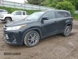 2017 Toyota Highlander XLE z VIN 5TDJZRFH0HS461378, wystawiony jako Copart lot #57614885 z przebiegiem 69 240 mil mil oraz Szkoda całkowita • Salvage title. Historia ofert i sprzedaży dostępna na DreamBid. Obrazek 1.